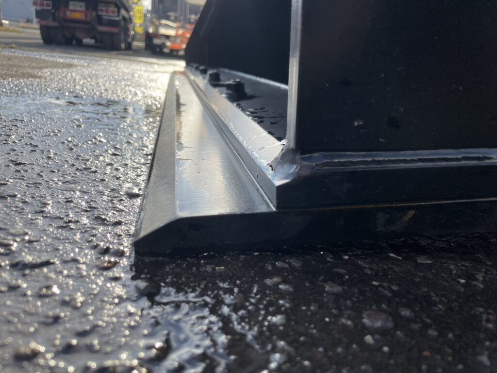 令和7年　ZW80S-5B　0.9㎥　バケット幅199cm　スノースパイクタイヤ　車検令和9年11月