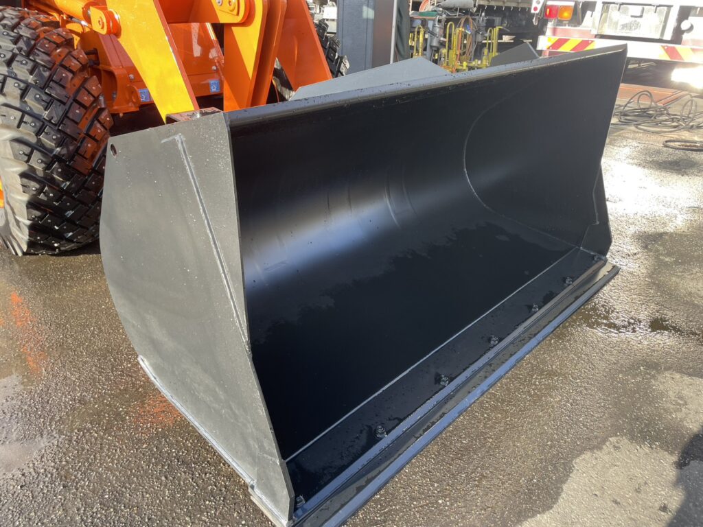 令和7年　ZW80S-5B　0.9㎥　バケット幅199cm　スノースパイクタイヤ　車検令和9年11月