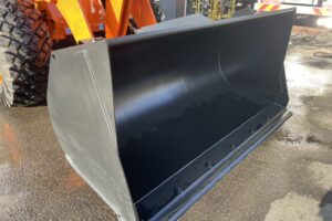 サムネイル: 令和7年　ZW80S-5B　0.9㎥　バケット幅199cm　スノースパイクタイヤ　車検令和9年11月