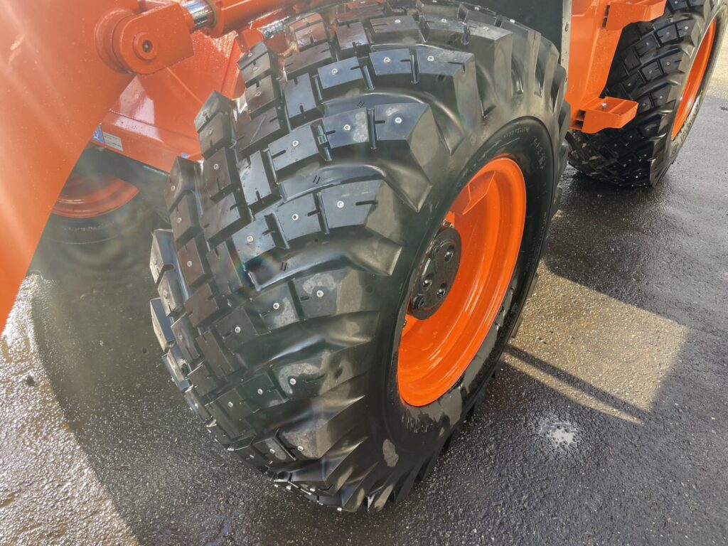 令和7年　ZW80S-5B　0.9㎥　バケット幅199cm　スノースパイクタイヤ　車検令和9年11月