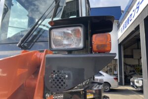 サムネイル: 令和7年　ZW80S-5B　0.9㎥　バケット幅199cm　スノースパイクタイヤ　車検令和9年11月