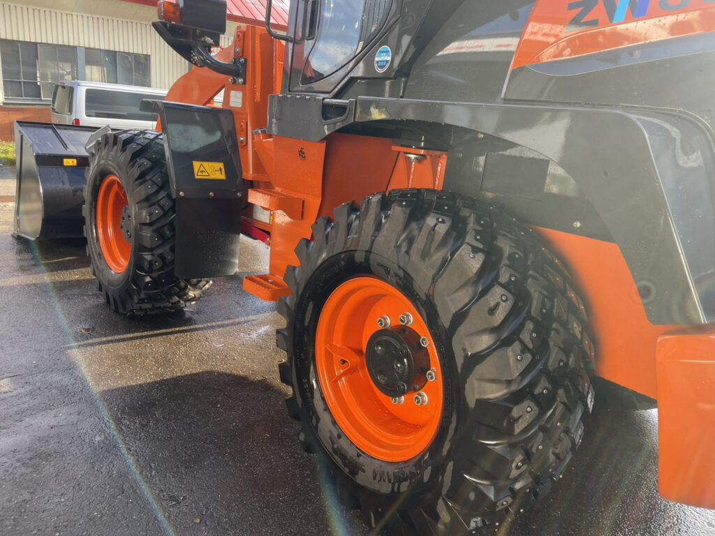令和7年　ZW80S-5B　0.9㎥　バケット幅199cm　スノースパイクタイヤ　車検令和9年11月