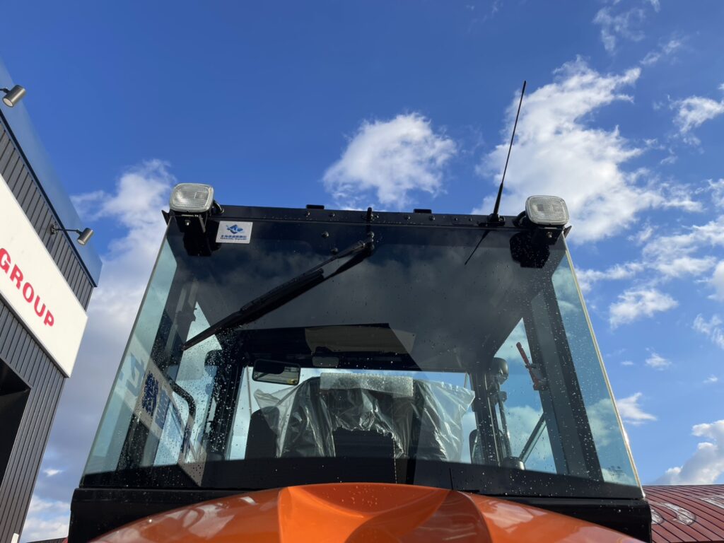 令和7年　ZW80S-5B　0.9㎥　バケット幅199cm　スノースパイクタイヤ　車検令和9年11月