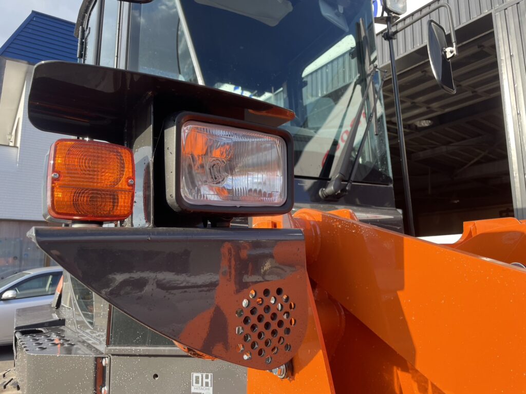 令和7年　ZW80S-5B　0.9㎥　バケット幅199cm　スノースパイクタイヤ　車検令和9年11月