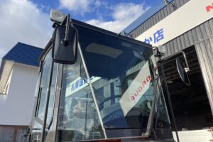 サムネイル: 令和7年　ZW80S-5B　0.9㎥　バケット幅199cm　スノースパイクタイヤ　車検令和9年11月