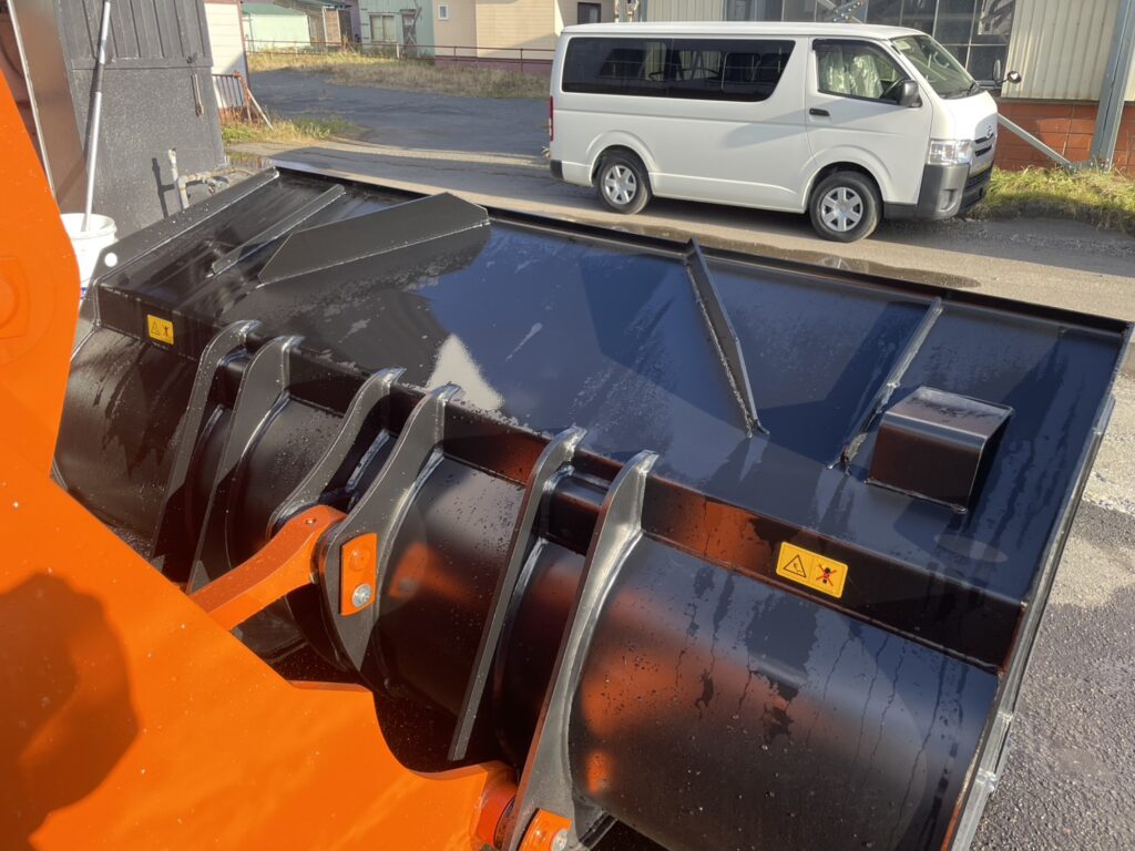 令和7年　ZW80S-5B　0.9㎥　バケット幅199cm　スノースパイクタイヤ　車検令和9年11月