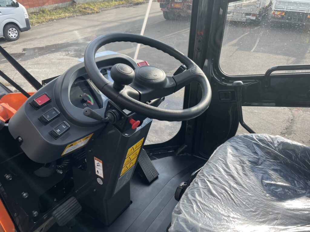 令和7年　ZW80S-5B　0.9㎥　バケット幅199cm　スノースパイクタイヤ　車検令和9年11月