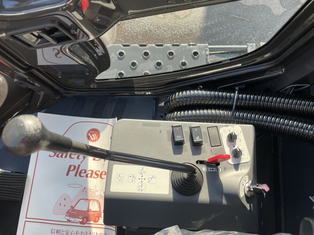 令和7年　ZW80S-5B　0.9㎥　バケット幅199cm　スノースパイクタイヤ　車検令和9年11月