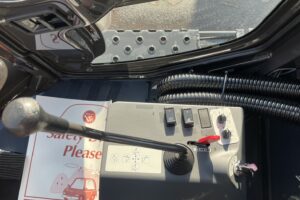 サムネイル: 令和7年　ZW80S-5B　0.9㎥　バケット幅199cm　スノースパイクタイヤ　車検令和9年11月