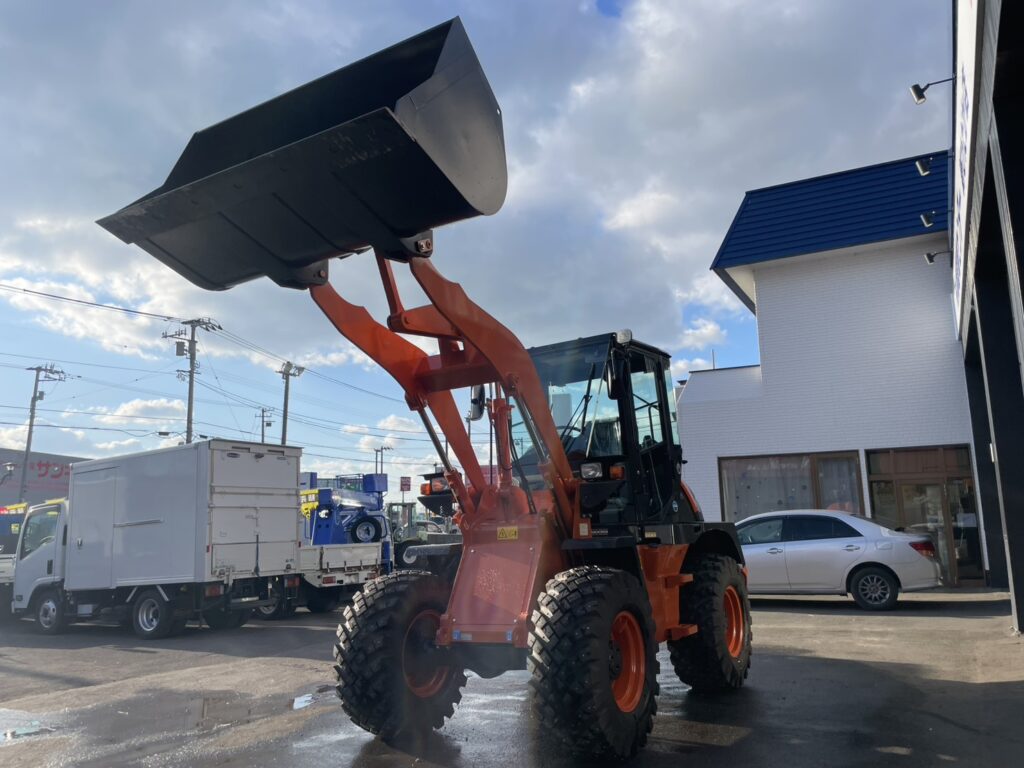 令和7年　ZW80S-5B　0.9㎥　バケット幅199cm　スノースパイクタイヤ　車検令和9年11月