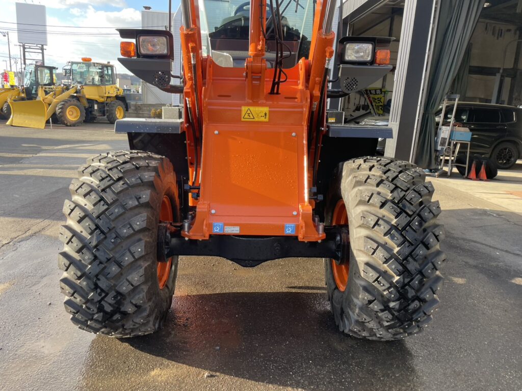 令和7年　ZW80S-5B　0.9㎥　バケット幅199cm　スノースパイクタイヤ　車検令和9年11月