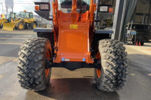 サムネイル: 令和7年　ZW80S-5B　0.9㎥　バケット幅199cm　スノースパイクタイヤ　車検令和9年11月