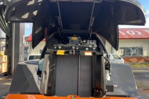 サムネイル: 令和7年　ZW80S-5B　0.9㎥　バケット幅199cm　スノースパイクタイヤ　車検令和9年11月