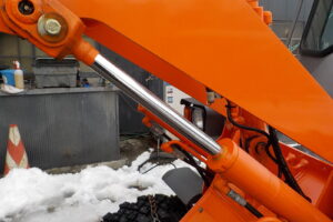 サムネイル: 平成26年　日立　ホイールローダー　ZW20　★0.3立米★タイヤチェーン４本★使用時間約320HR★