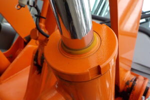 サムネイル: 平成26年　日立　ホイールローダー　ZW20　★0.3立米★タイヤチェーン４本★使用時間約320HR★