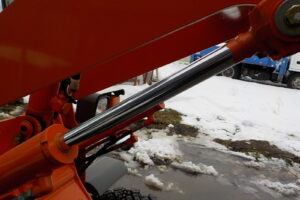 サムネイル: 平成26年　日立　ホイールローダー　ZW20　★0.3立米★タイヤチェーン４本★使用時間約320HR★