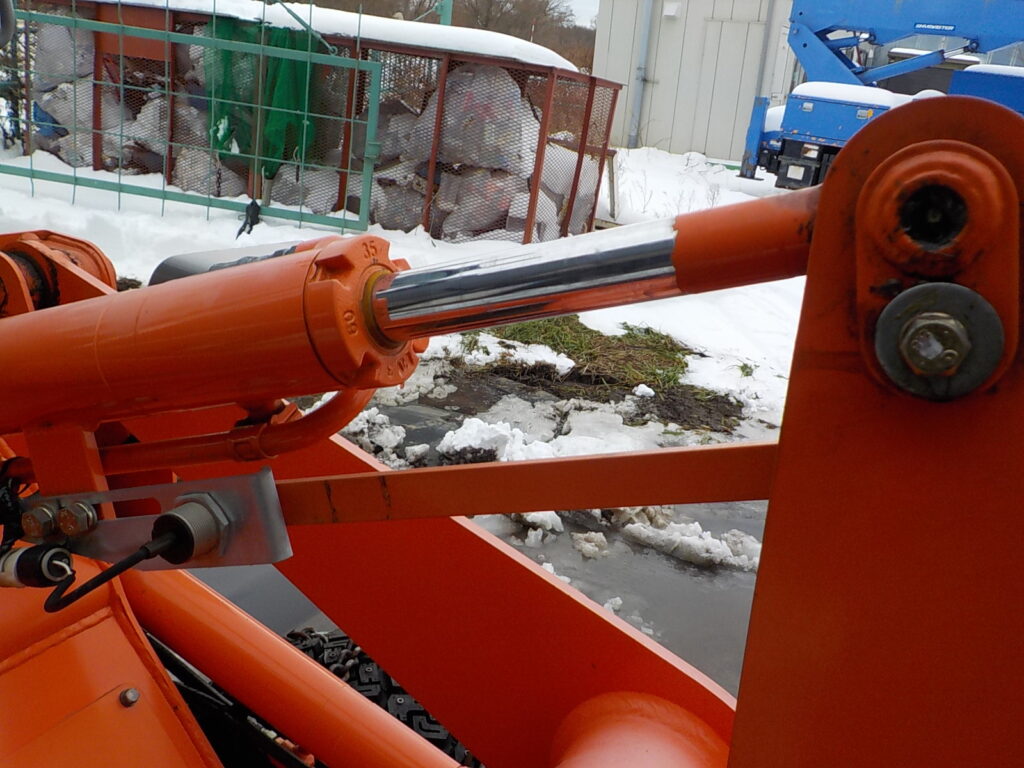 平成26年　日立　ホイールローダー　ZW20　★0.3立米★タイヤチェーン４本★使用時間約320HR★