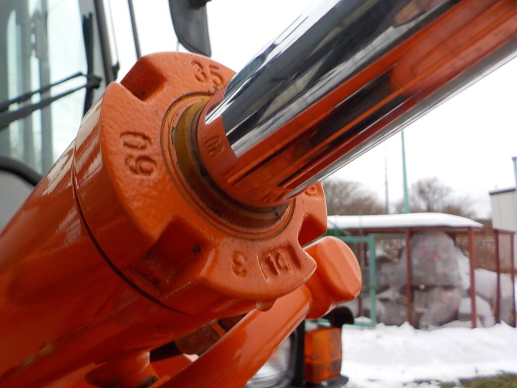 平成26年　日立　ホイールローダー　ZW20　★0.3立米★タイヤチェーン４本★使用時間約320HR★