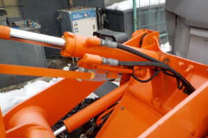 サムネイル: 平成26年　日立　ホイールローダー　ZW20　★0.3立米★タイヤチェーン４本★使用時間約320HR★