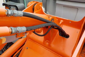 サムネイル: 平成26年　日立　ホイールローダー　ZW20　★0.3立米★タイヤチェーン４本★使用時間約320HR★