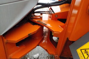 サムネイル: 平成26年　日立　ホイールローダー　ZW20　★0.3立米★タイヤチェーン４本★使用時間約320HR★