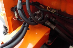 サムネイル: 平成26年　日立　ホイールローダー　ZW20　★0.3立米★タイヤチェーン４本★使用時間約320HR★