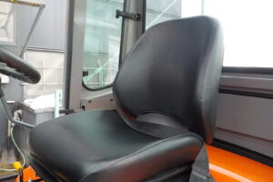 サムネイル: 平成26年　日立　ホイールローダー　ZW20　★0.3立米★タイヤチェーン４本★使用時間約320HR★