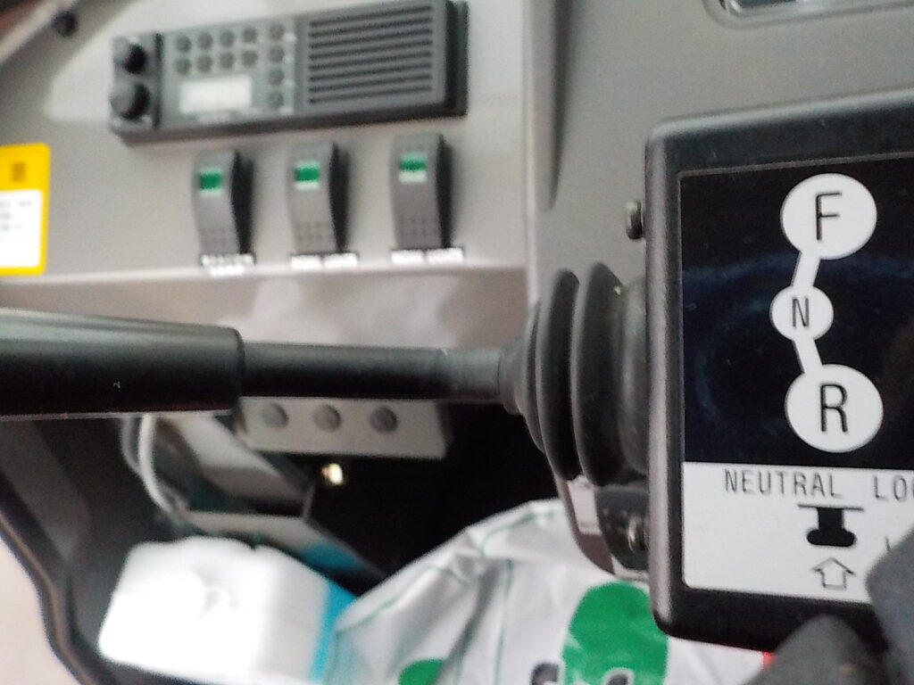 平成26年　日立　ホイールローダー　ZW20　★0.3立米★タイヤチェーン４本★使用時間約320HR★