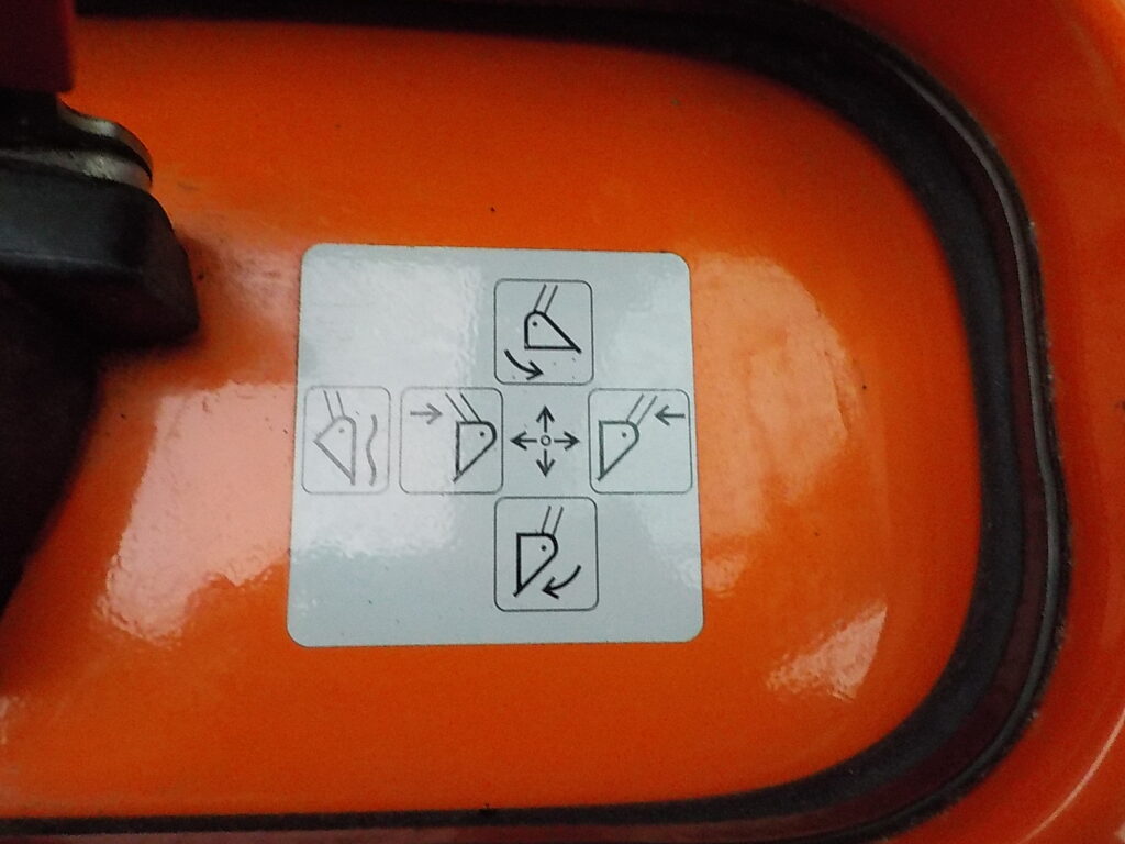 平成26年　日立　ホイールローダー　ZW20　★0.3立米★タイヤチェーン４本★使用時間約320HR★