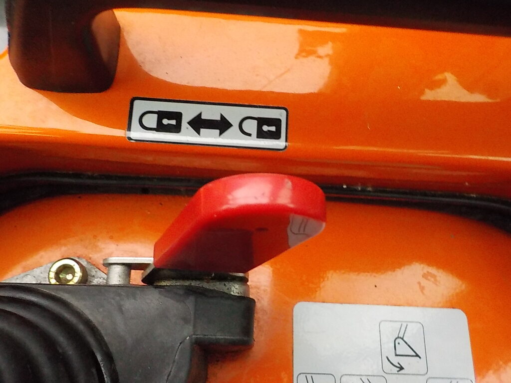 平成26年　日立　ホイールローダー　ZW20　★0.3立米★タイヤチェーン４本★使用時間約320HR★