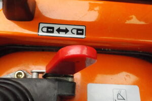 サムネイル: 平成26年　日立　ホイールローダー　ZW20　★0.3立米★タイヤチェーン４本★使用時間約320HR★