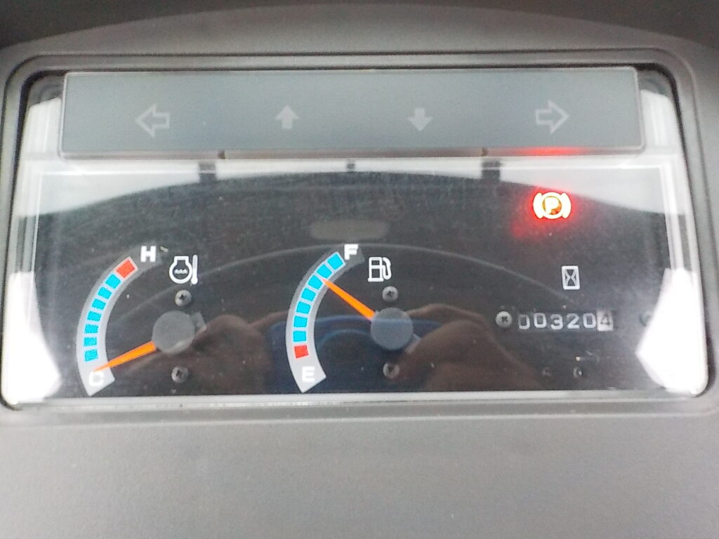 平成26年　日立　ホイールローダー　ZW20　★0.3立米★タイヤチェーン４本★使用時間約320HR★