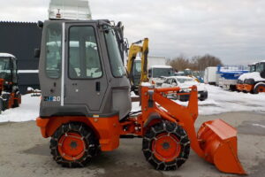 サムネイル: 平成26年　日立　ホイールローダー　ZW20　★0.3立米★タイヤチェーン４本★使用時間約320HR★