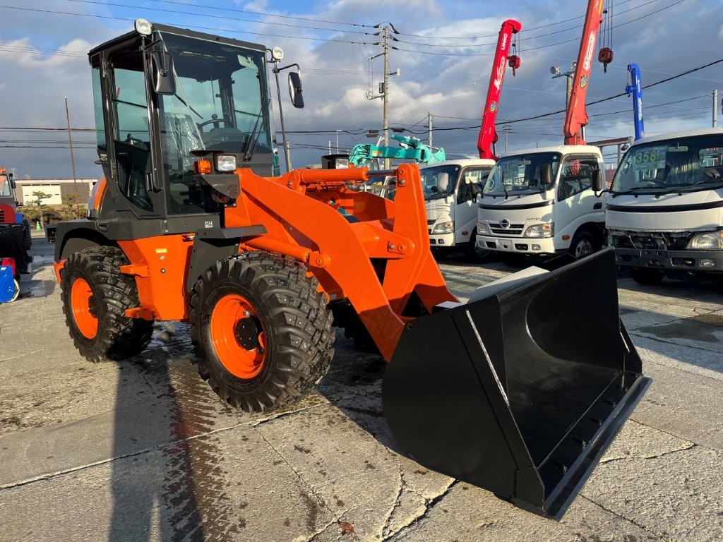 令和７年　日立　ZW80S-5B　2025年モデル　0.9立米　ｽﾉｰｽﾊﾟｲｸ・ﾗｲﾄﾞｺﾝﾄﾛｰﾙ・ﾀﾞﾌﾞﾙﾋｰﾀｰ仕様（車検令和9年11月）