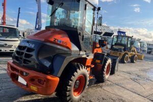 サムネイル: 令和７年　日立　ZW80S-5B　2025年モデル　0.9立米　ｽﾉｰｽﾊﾟｲｸ・ﾗｲﾄﾞｺﾝﾄﾛｰﾙ・ﾀﾞﾌﾞﾙﾋｰﾀｰ仕様（車検令和9年11月）