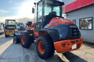 サムネイル: 令和７年　日立　ZW80S-5B　2025年モデル　0.9立米　ｽﾉｰｽﾊﾟｲｸ・ﾗｲﾄﾞｺﾝﾄﾛｰﾙ・ﾀﾞﾌﾞﾙﾋｰﾀｰ仕様（車検令和9年11月）