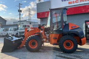 サムネイル: 令和７年　日立　ZW80S-5B　2025年モデル　0.9立米　ｽﾉｰｽﾊﾟｲｸ・ﾗｲﾄﾞｺﾝﾄﾛｰﾙ・ﾀﾞﾌﾞﾙﾋｰﾀｰ仕様（車検令和9年11月）