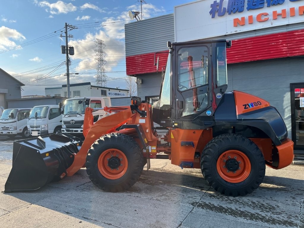 令和７年　日立　ZW80S-5B　2025年モデル　0.9立米　ｽﾉｰｽﾊﾟｲｸ・ﾗｲﾄﾞｺﾝﾄﾛｰﾙ・ﾀﾞﾌﾞﾙﾋｰﾀｰ仕様（車検令和9年11月）