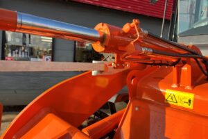 サムネイル: 令和７年　日立　ZW80S-5B　2025年モデル　0.9立米　ｽﾉｰｽﾊﾟｲｸ・ﾗｲﾄﾞｺﾝﾄﾛｰﾙ・ﾀﾞﾌﾞﾙﾋｰﾀｰ仕様（車検令和9年11月）