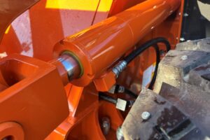 サムネイル: 令和７年　日立　ZW80S-5B　2025年モデル　0.9立米　ｽﾉｰｽﾊﾟｲｸ・ﾗｲﾄﾞｺﾝﾄﾛｰﾙ・ﾀﾞﾌﾞﾙﾋｰﾀｰ仕様（車検令和9年11月）