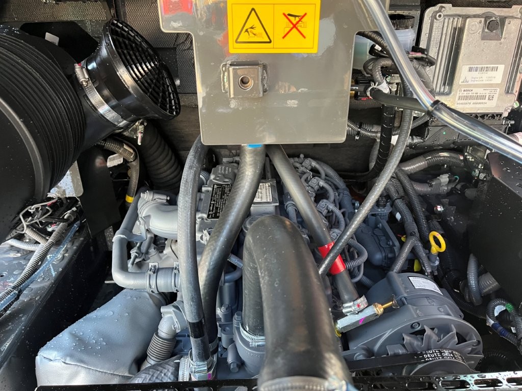 令和７年　日立　ZW80S-5B　2025年モデル　0.9立米　ｽﾉｰｽﾊﾟｲｸ・ﾗｲﾄﾞｺﾝﾄﾛｰﾙ・ﾀﾞﾌﾞﾙﾋｰﾀｰ仕様（車検令和9年11月）