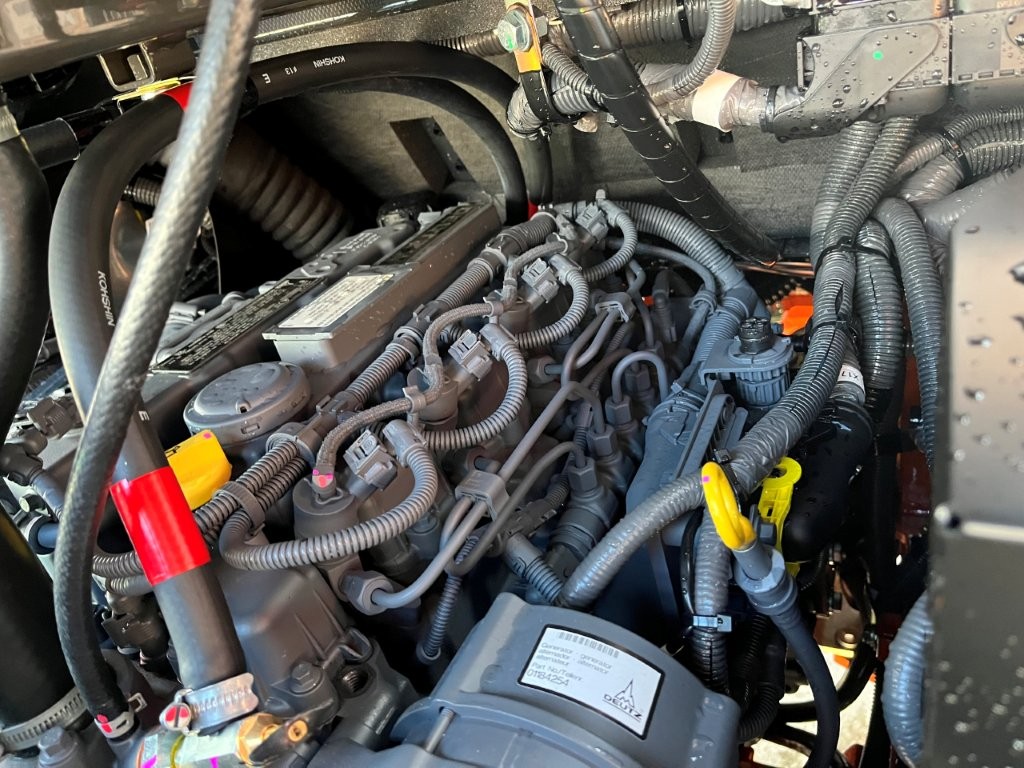 令和７年　日立　ZW80S-5B　2025年モデル　0.9立米　ｽﾉｰｽﾊﾟｲｸ・ﾗｲﾄﾞｺﾝﾄﾛｰﾙ・ﾀﾞﾌﾞﾙﾋｰﾀｰ仕様（車検令和9年11月）