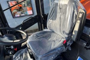 サムネイル: 令和７年　日立　ZW80S-5B　2025年モデル　0.9立米　ｽﾉｰｽﾊﾟｲｸ・ﾗｲﾄﾞｺﾝﾄﾛｰﾙ・ﾀﾞﾌﾞﾙﾋｰﾀｰ仕様（車検令和9年11月）