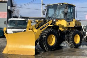 平成29年　コマツ　WA100-7Y　ﾜﾝﾀｯﾁ式ｽﾉｳﾌﾟﾗｳ・ｽﾉｰｽﾊﾟｲｸﾀｲﾔ・Wｷｬﾋﾞﾝ・ｴｱｺﾝ　1.3立米（車検令和９年９月）