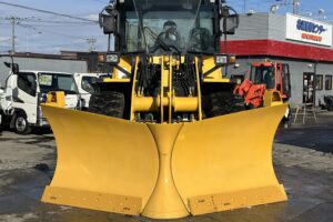 サムネイル: 平成29年　コマツ　WA100-7Y　ﾜﾝﾀｯﾁ式ｽﾉｳﾌﾟﾗｳ・ｽﾉｰｽﾊﾟｲｸﾀｲﾔ・Wｷｬﾋﾞﾝ・ｴｱｺﾝ　1.3立米（車検令和９年９月）