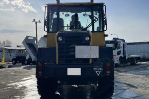 サムネイル: 平成29年　コマツ　WA100-7Y　ﾜﾝﾀｯﾁ式ｽﾉｳﾌﾟﾗｳ・ｽﾉｰｽﾊﾟｲｸﾀｲﾔ・Wｷｬﾋﾞﾝ・ｴｱｺﾝ　1.3立米（車検令和９年９月）