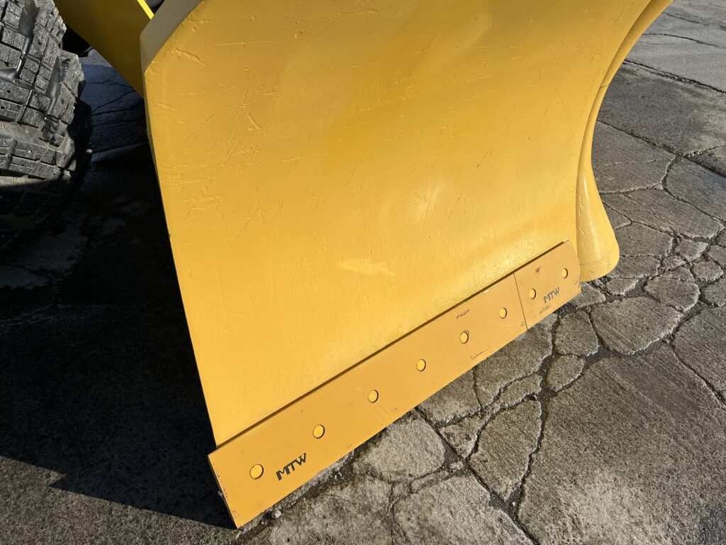 平成29年　コマツ　WA100-7Y　ﾜﾝﾀｯﾁ式ｽﾉｳﾌﾟﾗｳ・ｽﾉｰｽﾊﾟｲｸﾀｲﾔ・Wｷｬﾋﾞﾝ・ｴｱｺﾝ　1.3立米（車検令和９年９月）