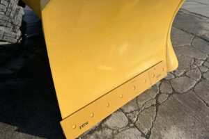 サムネイル: 平成29年　コマツ　WA100-7Y　ﾜﾝﾀｯﾁ式ｽﾉｳﾌﾟﾗｳ・ｽﾉｰｽﾊﾟｲｸﾀｲﾔ・Wｷｬﾋﾞﾝ・ｴｱｺﾝ　1.3立米（車検令和９年９月）