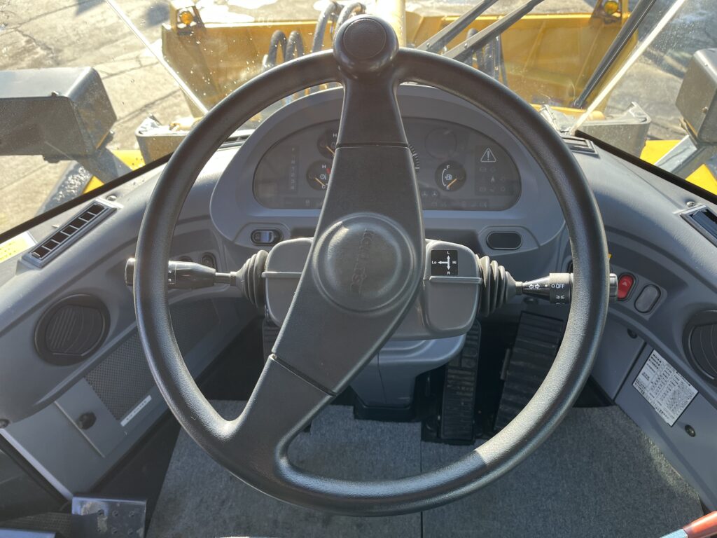 平成29年　コマツ　WA100-7Y　ﾜﾝﾀｯﾁ式ｽﾉｳﾌﾟﾗｳ・ｽﾉｰｽﾊﾟｲｸﾀｲﾔ・Wｷｬﾋﾞﾝ・ｴｱｺﾝ　1.3立米（車検令和９年９月）