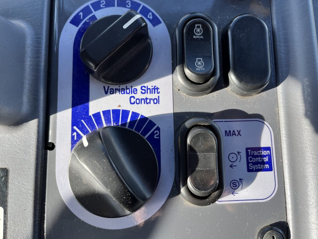 平成29年　コマツ　WA100-7Y　ﾜﾝﾀｯﾁ式ｽﾉｳﾌﾟﾗｳ・ｽﾉｰｽﾊﾟｲｸﾀｲﾔ・Wｷｬﾋﾞﾝ・ｴｱｺﾝ　1.3立米（車検令和９年９月）